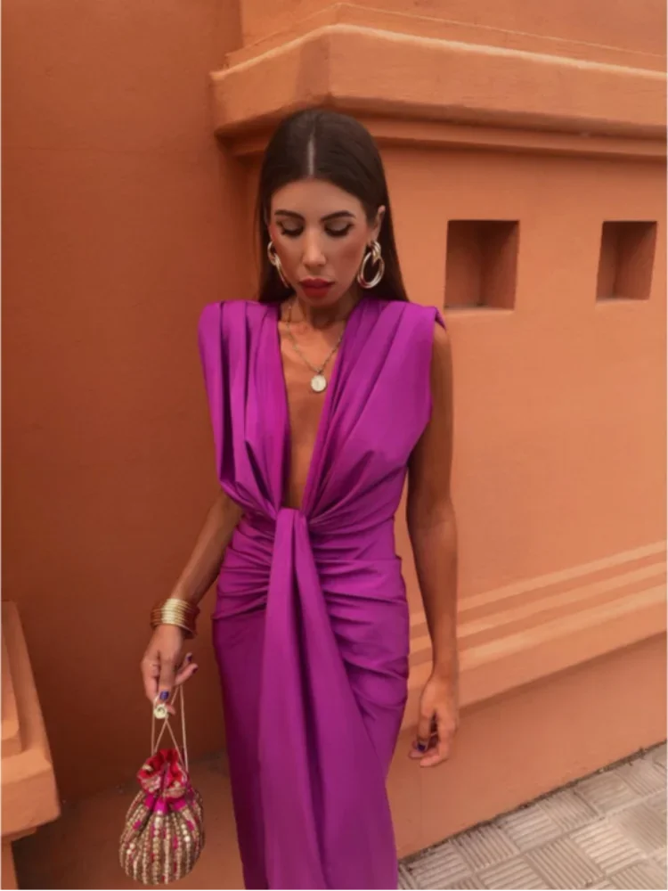 Kelly - Party dress with plunging neckline